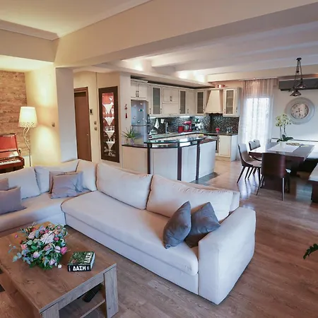 Deluxe Family In The City Center Apartman